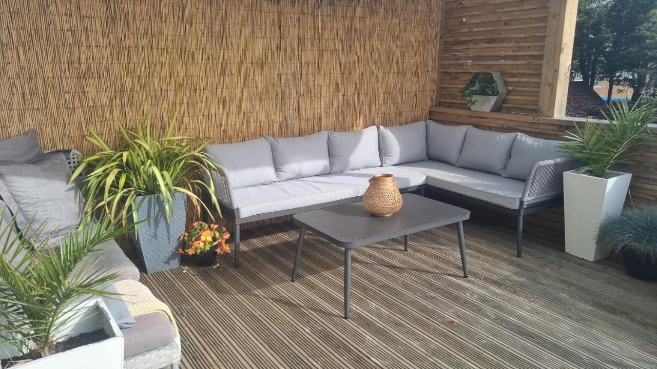 Bijou Annexe, Sea View, Private Entrance & Parking - Folkestone Hotel ภายนอก รูปภาพ